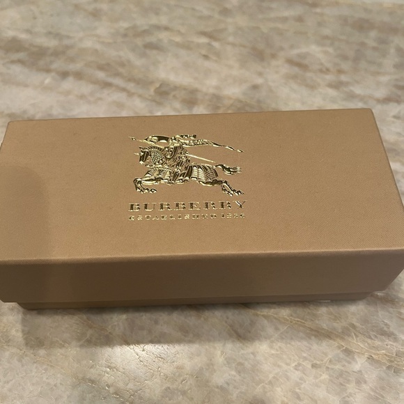Brand New in box Burberry sunglasses - Picture 8 of 11